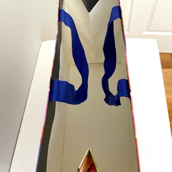 Authentic Louis Vuitton gift bag - Picture 7 of 7